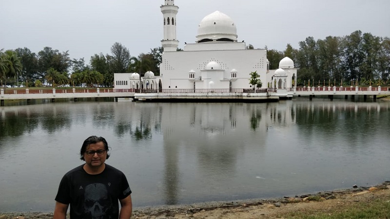 The floating Mosque - Tangku Zahrah Mosque is a popular location in KT