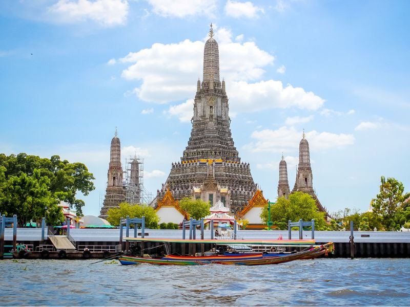 wat arun bangkok - a family-friendly attraction in bangkok